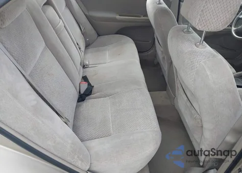 2004 Toyota Camry Le z USA, uszkodzony, nr VIN 4T1BE32K74U827529